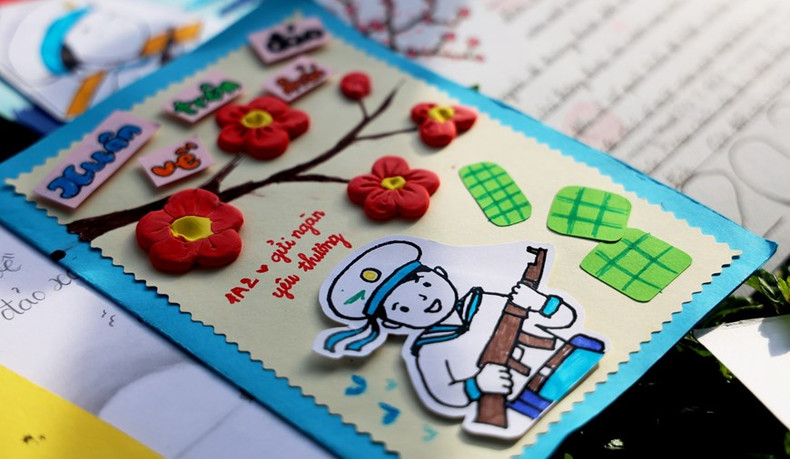 Tarjeta de felicitación de primavera de un niño enviada a oficiales y soldados en Truong Sa. (Foto: VNA) Tarjeta de felicitación de primavera de un niño enviada a oficiales y soldados en Truong Sa. (Foto: VNA)
