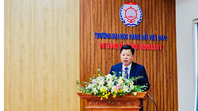 El jefe de la Administración de la Zona Económica de Hai Phong, Le Trung Kien. El jefe de la Administración de la Zona Económica de Hai Phong, Le Trung Kien.
