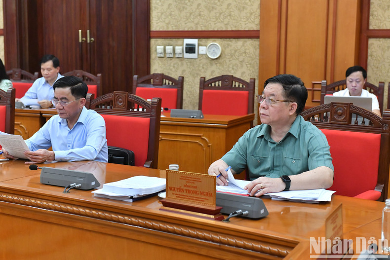 Dirigentes del Partido y el Estado en la reunión. Dirigentes del Partido y el Estado en la reunión.