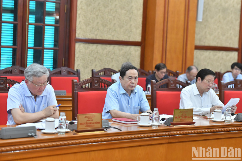 Dirigentes del Partido y el Estado en la reunión. Dirigentes del Partido y el Estado en la reunión.