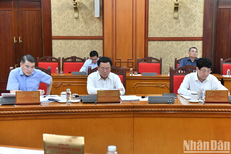 Dirigentes del Partido y el Estado en la reunión. Dirigentes del Partido y el Estado en la reunión.