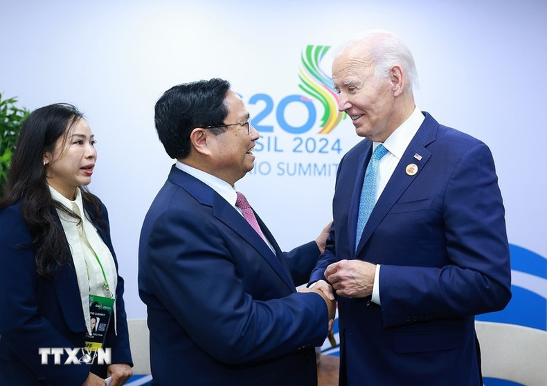 El jefe del Gobierno vietnamita dialoga con el presidente de Estados Unidos, Joe Biden.