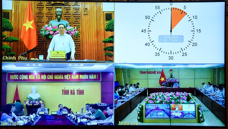 La reunión se celebra en formas presencial y virtual.