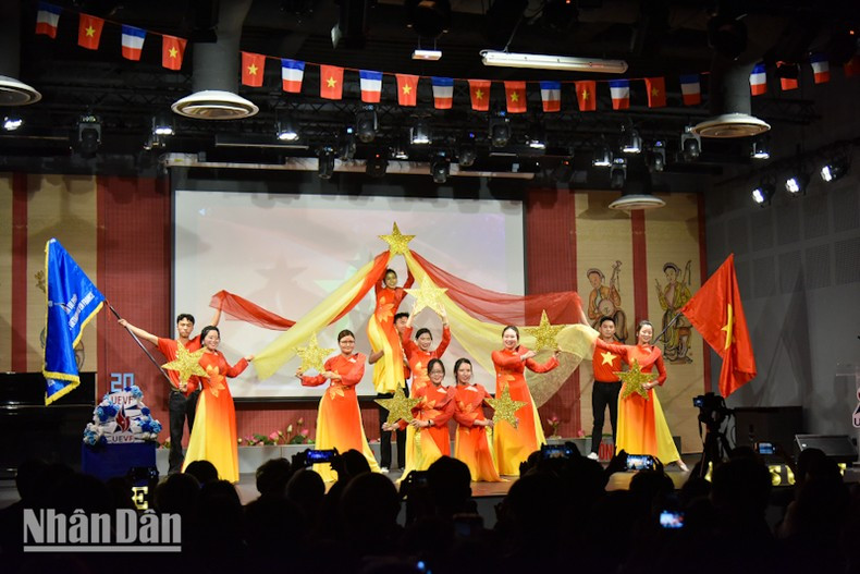 Espectáculos artísticos en el evento. (Foto: Minh Duy)
