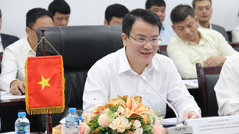 El viceministro de Planificación e Inversión y vicepresidente del Comité Intergubernamental Vietnam-Laos sobre cooperación bilateral, Tran Quoc Phuong, habla en la cita.