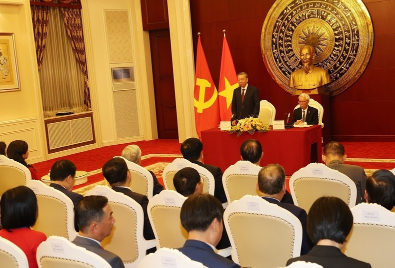 Vista del encuentro. Vista del encuentro.