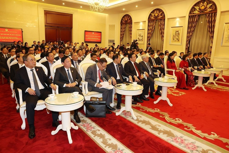 Asistentes a la cita. Asistentes a la cita.