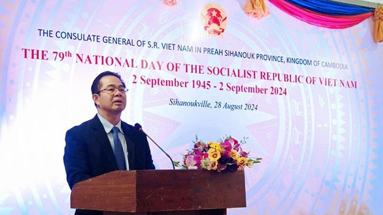 El gobernador de Preah Sihanouk, Mang Sineth, destaca las relaciones entre Vietnam y Camboya. El gobernador de Preah Sihanouk, Mang Sineth, destaca las relaciones entre Vietnam y Camboya.