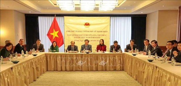 El viceprimer ministro de Vietnam Le Minh Khai conversó con intelectuales destacados connacionales en Boston. (Fuente:VNA)