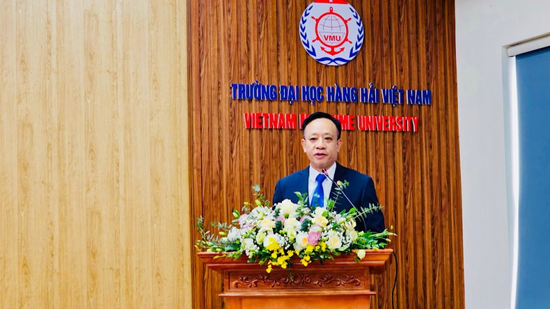 El rector de la Universidad Marítima de Vietnam, Pham Xuan Duong, habla en el evento. El rector de la Universidad Marítima de Vietnam, Pham Xuan Duong, habla en el evento.