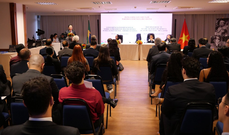 Nguyen Trong Nghia, miembro del Buró Político y jefe de la Comisión de Propaganda y Educación del Comité Central del Partido Comunista de Vietnam, interviene en el taller titulado “El Presidente Ho Chi Minh y las relaciones Vietnam-América”. (Fuente: VNA) Nguyen Trong Nghia, miembro del Buró Político y jefe de la Comisión de Propaganda y Educación del Comité Central del Partido Comunista de Vietnam, interviene en el taller titulado “El Presidente Ho Chi Minh y las relaciones Vietnam-América”. (Fuente: VNA)