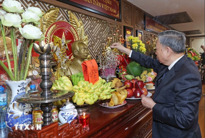 ... y el General Vo Nguyen Giap. ... y el General Vo Nguyen Giap.