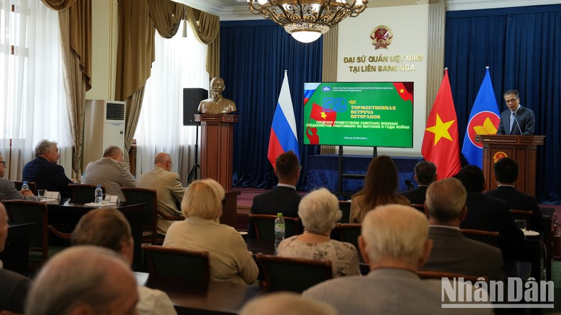 El embajador vietnamita, Dang Minh Khoi, habla en el encuentro. El embajador vietnamita, Dang Minh Khoi, habla en el encuentro.