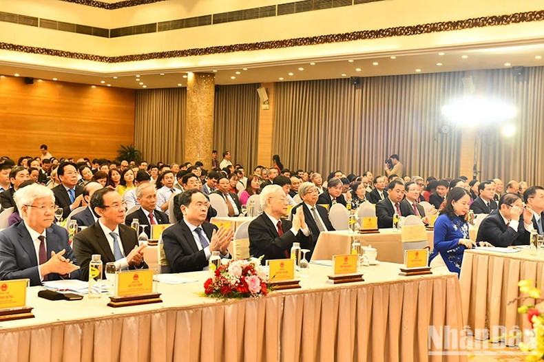 Nguyen Phu Trong y dirigentes del Partido y Estado y asistentes a la ceremonia. (Foto: Dang Khoa)