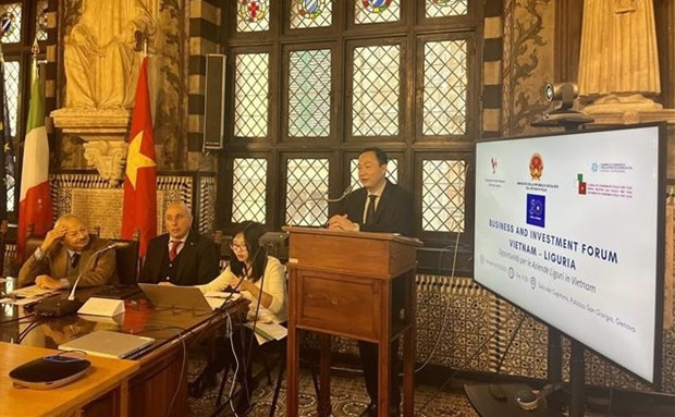 El embajador Duong Hai Hung interviene en Foro de Inversión y Negocios Vietnam-Liguria (Fuente:VNA) El embajador Duong Hai Hung interviene en Foro de Inversión y Negocios Vietnam-Liguria (Fuente:VNA)