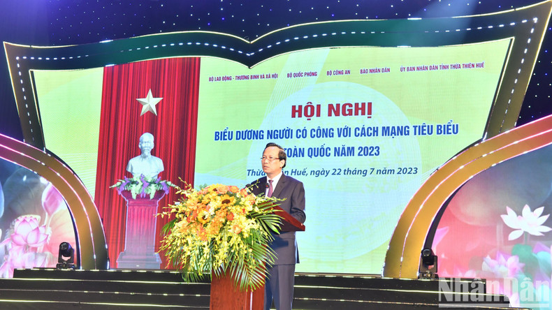 El ministro de Trabajo, Inválidos de Guerra y Asuntos Sociales, Dao Ngoc Dung. El ministro de Trabajo, Inválidos de Guerra y Asuntos Sociales, Dao Ngoc Dung.