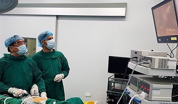 Médicos extranjeros vienen a Vietnam para estudiar las técnicas de cirugía laparoscópica de tiroides (Foto: bosvietnam.com)