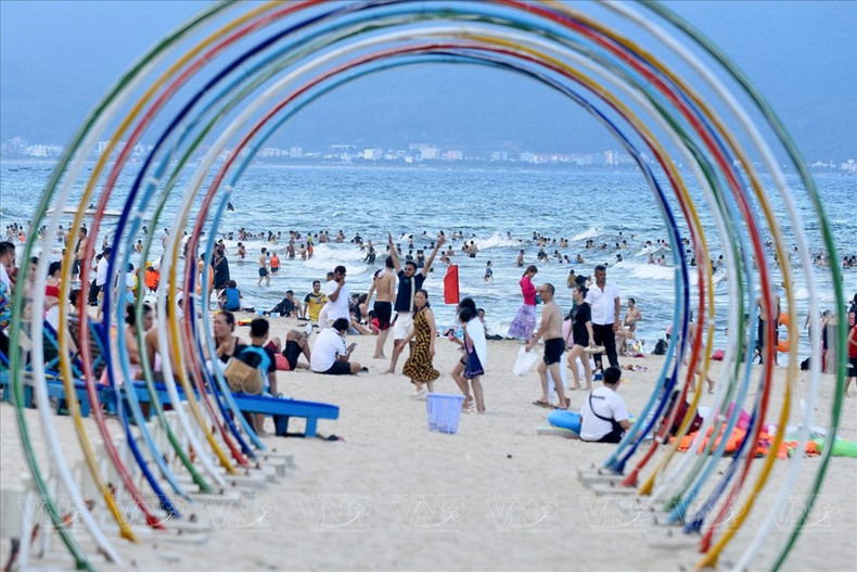 El turismo de Da Nang luce vibrante durante la temporada del Festival Internacional de Fuegos Artificiales. (Revista Ilustrada Vietnam)