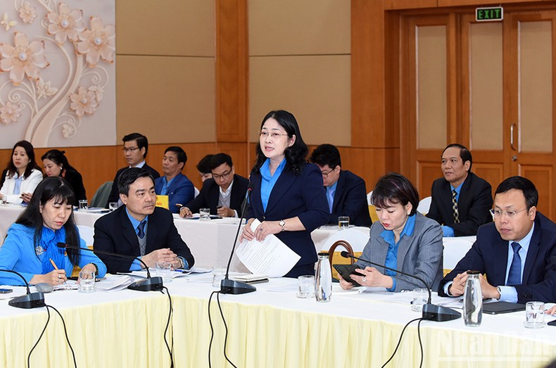 La representante de la Federación de Trabajadores de la provincia de Binh Duong. La representante de la Federación de Trabajadores de la provincia de Binh Duong.