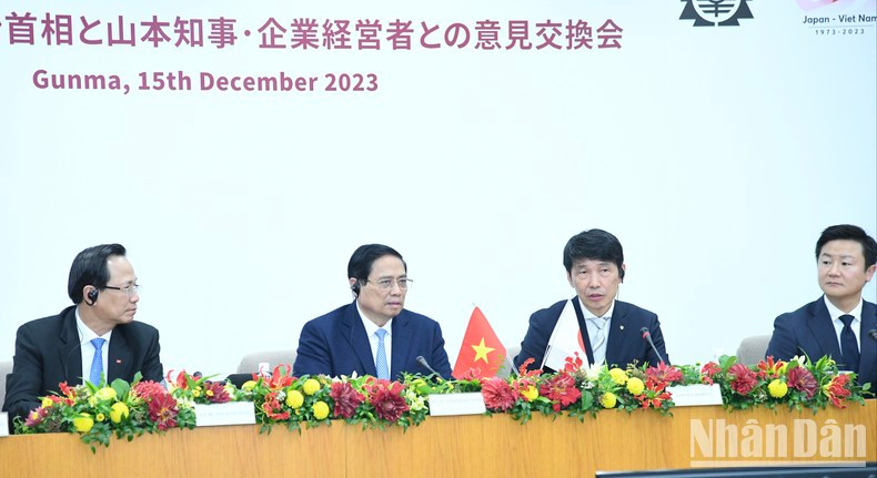 El primer ministro Pham Minh Chinh y representantes de empresas prinicipales de Gunma. El primer ministro Pham Minh Chinh y representantes de empresas prinicipales de Gunma.