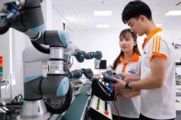 Desarrollar enérgicamente la ciencia, tecnología e innovación es una solución eficiente para crear avances y mejorar la productividad, calidad, eficiencia y competitividad de la economía. (Foto: congthuong.vn)