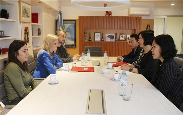 Escena de la conversación (Fuente: VNA) Escena de la conversación (Fuente: VNA)