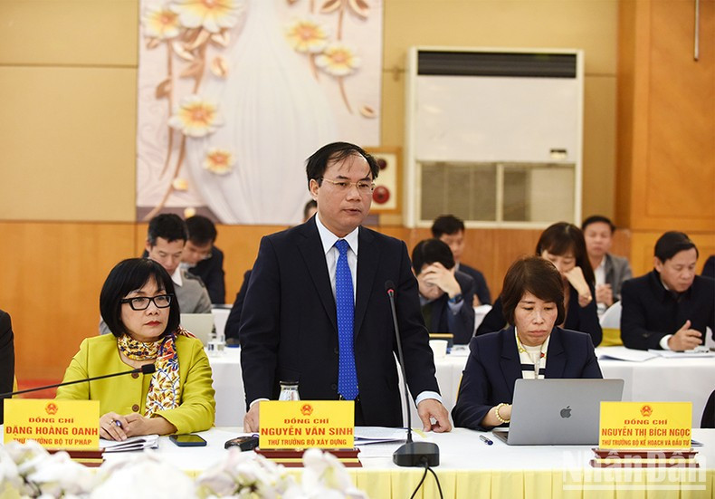 El representante del Ministerio de Construcción en la cita. El representante del Ministerio de Construcción en la cita.