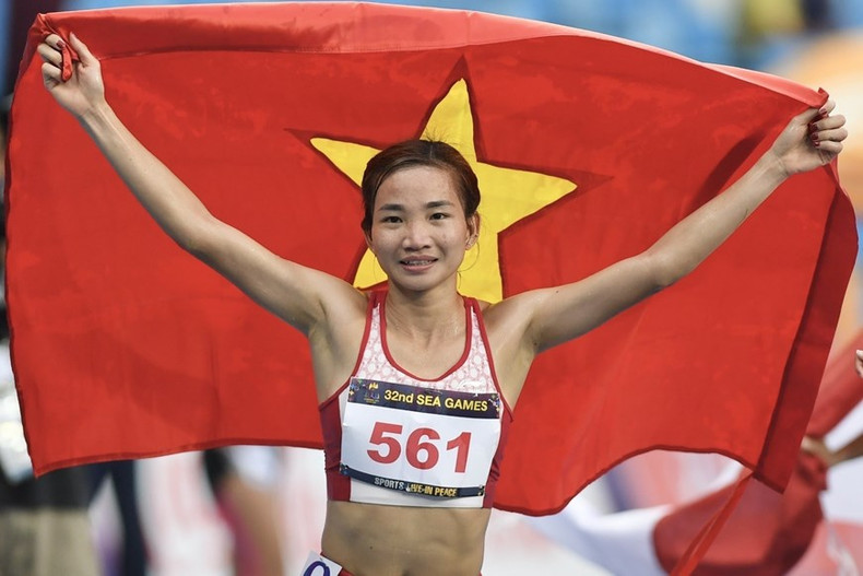Nguyen Thi Oanh gana exitosamente el oro en atletismo en la carrera femenina de 10.000 metros, con un tiempo de 35 minutos y 11,53 segundos. (Foto: VNA) Nguyen Thi Oanh gana exitosamente el oro en atletismo en la carrera femenina de 10.000 metros, con un tiempo de 35 minutos y 11,53 segundos. (Foto: VNA)