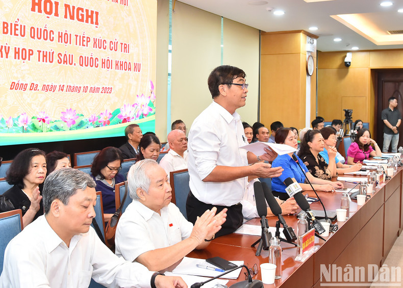 En la reunión, los electores informan a los delegados de la Asamblea Nacional de muchos asuntos candentes de gran interés público.