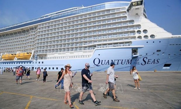 Turistas que viajaron a Vietnam por crucero (Fuente: VNA) Turistas que viajaron a Vietnam por crucero (Fuente: VNA)