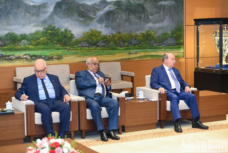 Delegados argelinos.