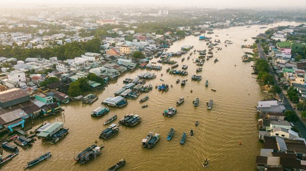 Al llegar la ciudad de Can Tho, es indispensable visitar el mercado flotante Cai Rang, el lugar más concurrido y típico de la cultura fluvial occidental. (Fuente: Vietnam+)