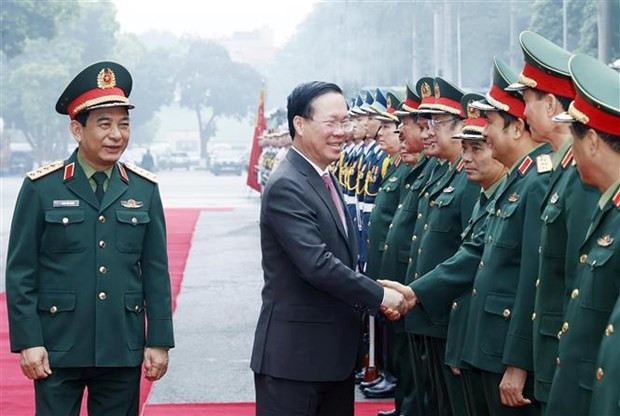 El presidente de Vietnam, Vo Van Thuong, y líderes de la Comisión Militar Central y el Ministerio de Defensa (Fuente:VNA)