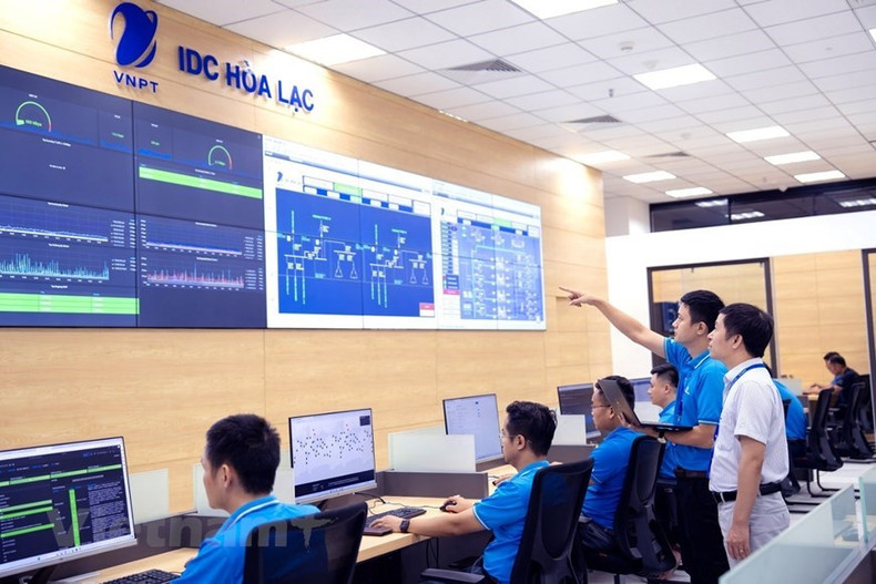 El centro es operado por un equipo de expertos e ingenieros destacados con amplia experiencia en la operación de centros de datos de VNPT, con una capacidad absoluta de control del sistema y disposición para brindar soporte las 24 horas del día a los clientes. (Foto: VNA)