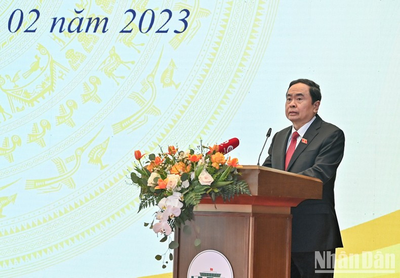 El vicepresidente de la AN, Tran Thanh Man anunció discurso.