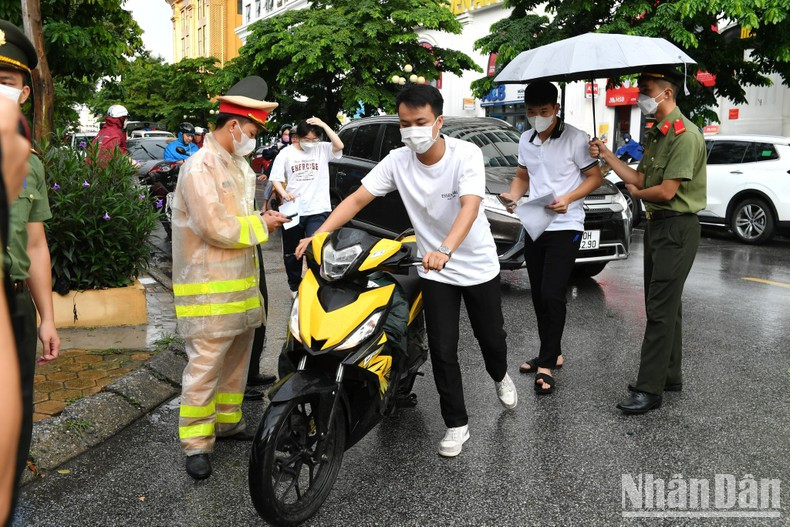 Fuerzas de seguridad garantizan el orden de los lugares de examen