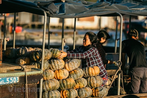 Se venden principalmente productos agrícolas, artesanos y artículos de primera necesidad. (Fuente: Vietnam+)