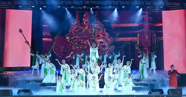 Artes escénicas en el 50 Aniversario de la Convención para la Protección del Patrimonio Mundial Cultural y Natural (Fotografía: VNA)