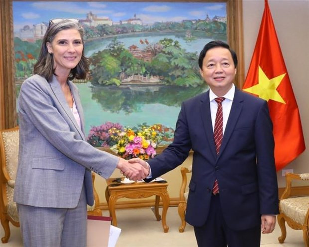 El vicepremier vietnamita Tran Hong Ha y Ramla Khalidi, representante jefa del Programa de las Naciones Unidas para el Desarrollo (UNDP) en Vietnam (Fotografía: VNA) El vicepremier vietnamita Tran Hong Ha y Ramla Khalidi, representante jefa del Programa de las Naciones Unidas para el Desarrollo (UNDP) en Vietnam (Fotografía: VNA)