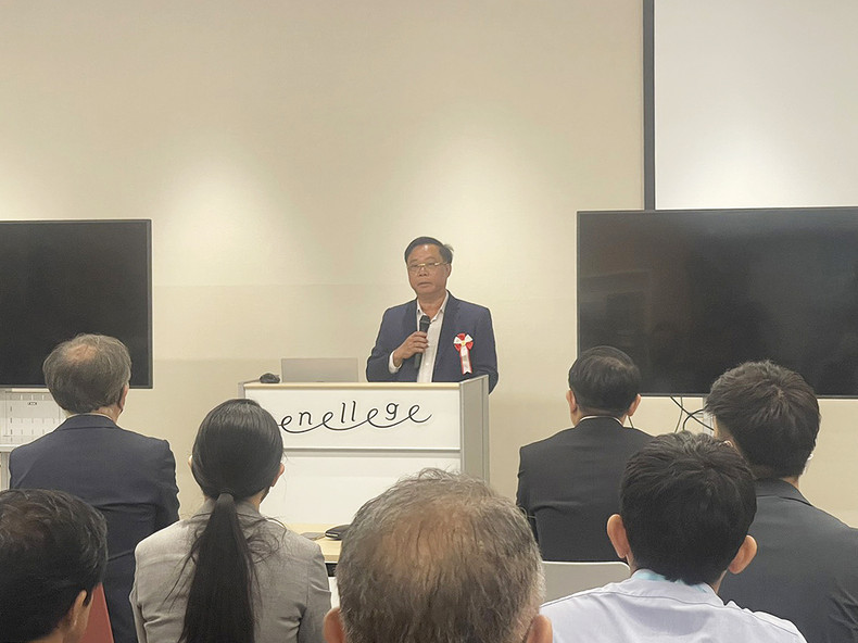 El subjefe del Departamento General de Turismo de Vietnam, Pham Van Thuy, habla en la conferencia.