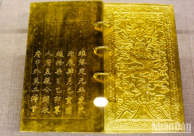 Libros de plata en oro. Libros de plata en oro.