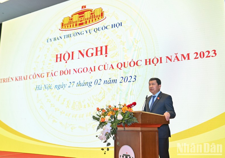 El presidente del Comisión de Relaciones Exteriores de la AN, Vu Hai Ha presentó informes en la conferencia.