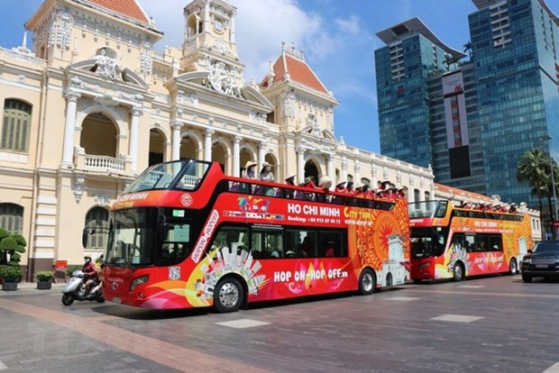 Turistas pasean en autobús por las calles de Ciudad Ho Chi Minh (Foto: VNA) Turistas pasean en autobús por las calles de Ciudad Ho Chi Minh (Foto: VNA)