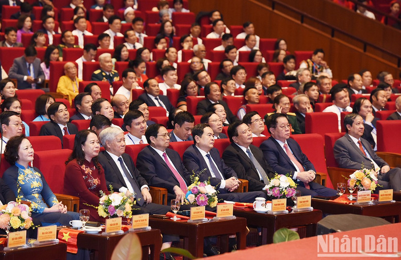 Dirigentes del Partido, el Estado y el Gobierno participan en el acto. Dirigentes del Partido, el Estado y el Gobierno participan en el acto.