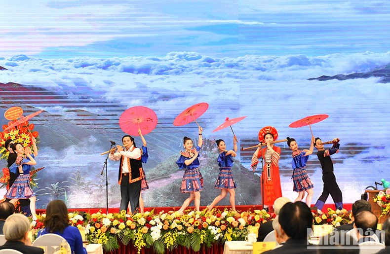 Un espectáculo artístico en el evento. (Foto: Dang Khoa)