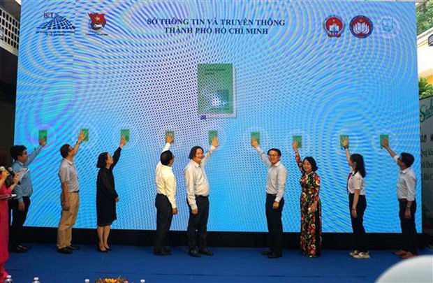 Los delegados presionan los botones para abrir la Feria del Libro Infantil de Ciudad Ho Chi Minh. (Foto: VNA) Los delegados presionan los botones para abrir la Feria del Libro Infantil de Ciudad Ho Chi Minh. (Foto: VNA)