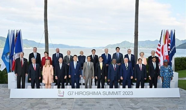 El primer ministro de Vietnam, Pham Minh Chinh, y los delegados (Fuente: VNA) El primer ministro de Vietnam, Pham Minh Chinh, y los delegados (Fuente: VNA)