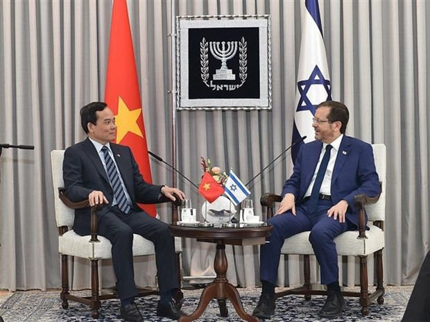 El viceprimer ministro Tran Luu Quang se reúne con el presidente israelí Isaac Herzog (Fuente: VNA) El viceprimer ministro Tran Luu Quang se reúne con el presidente israelí Isaac Herzog (Fuente: VNA)