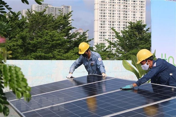 Instalación de paneles solares. (Foto: VNA) Instalación de paneles solares. (Foto: VNA)