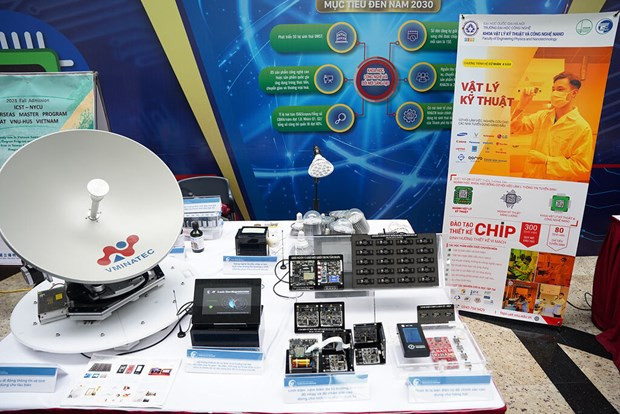 Productos tecnológicos y aplicaciones de diseño de circuitos integrados y semiconductores de la Universidad de Tecnología de la Universidad Nacional de Hanoi (Fuente:VNU) Productos tecnológicos y aplicaciones de diseño de circuitos integrados y semiconductores de la Universidad de Tecnología de la Universidad Nacional de Hanoi (Fuente:VNU)